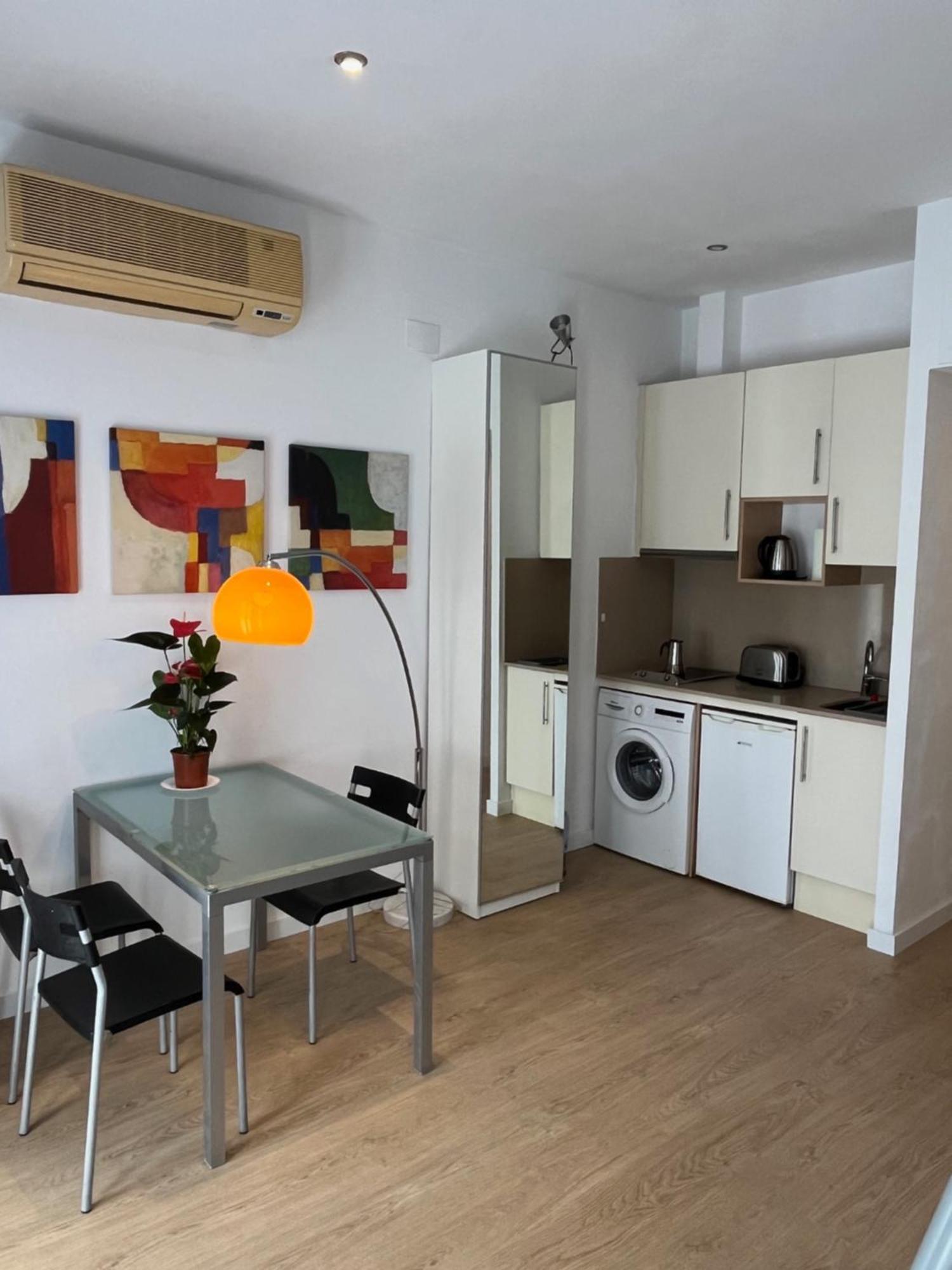 Studio By Sants Market Barcelona Bagian luar foto